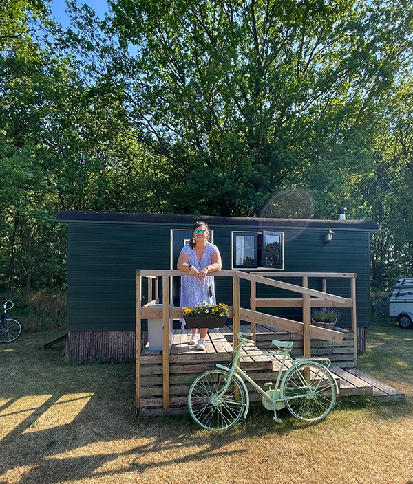 Pipowagen waar Tammie heeft overnacht tijdens haar aspergetour door Midden-Limburg