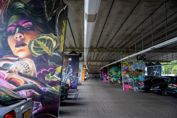 The columns of the Boshover Bridge, better known as the Columns Cabinet