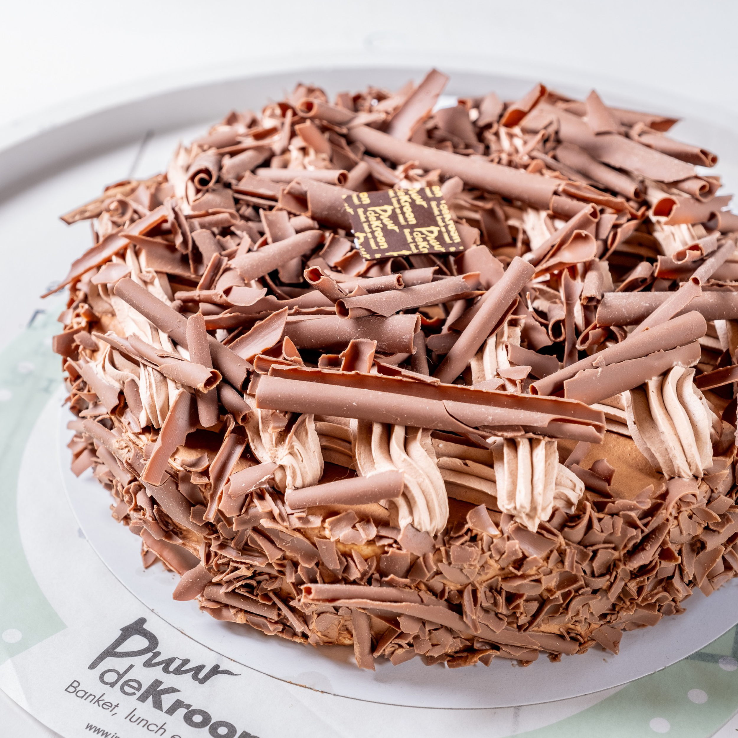 Christoffeltaart gepresenteerd op een taartschotel